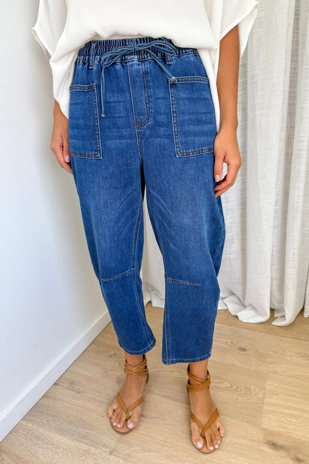 Camilla Crop Barrel Leg Jeans - Mid Denim - Image 3