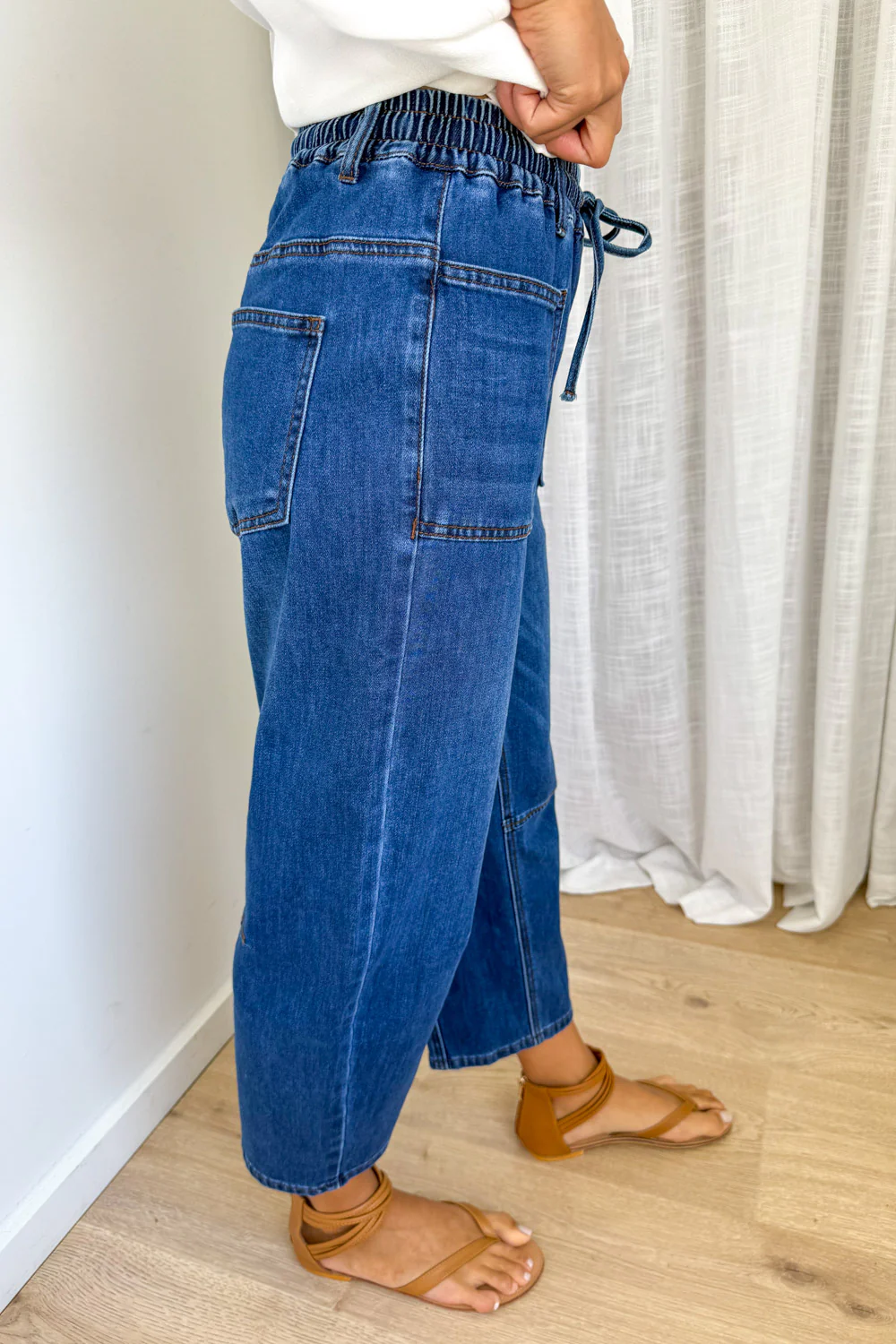 Camilla Crop Barrel Leg Jeans - Mid Denim - Image 4