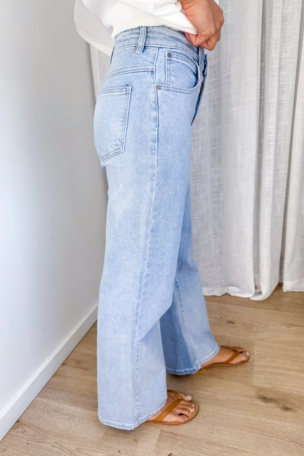 Harley Mid Rise Wide Leg Jeans - Light Denim - Image 4