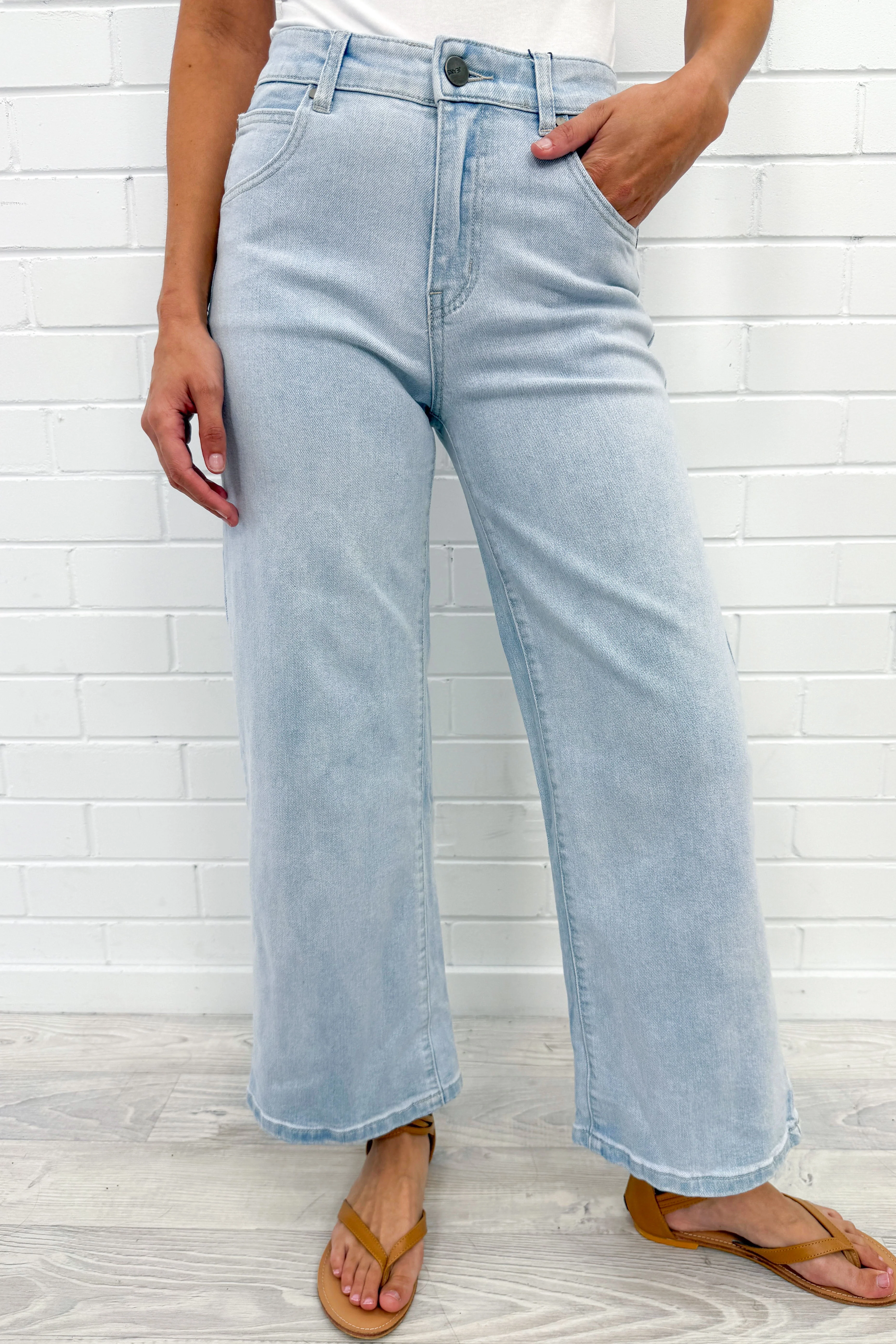 Harley Mid Rise Wide Leg Petite - Light Denim - Image 4