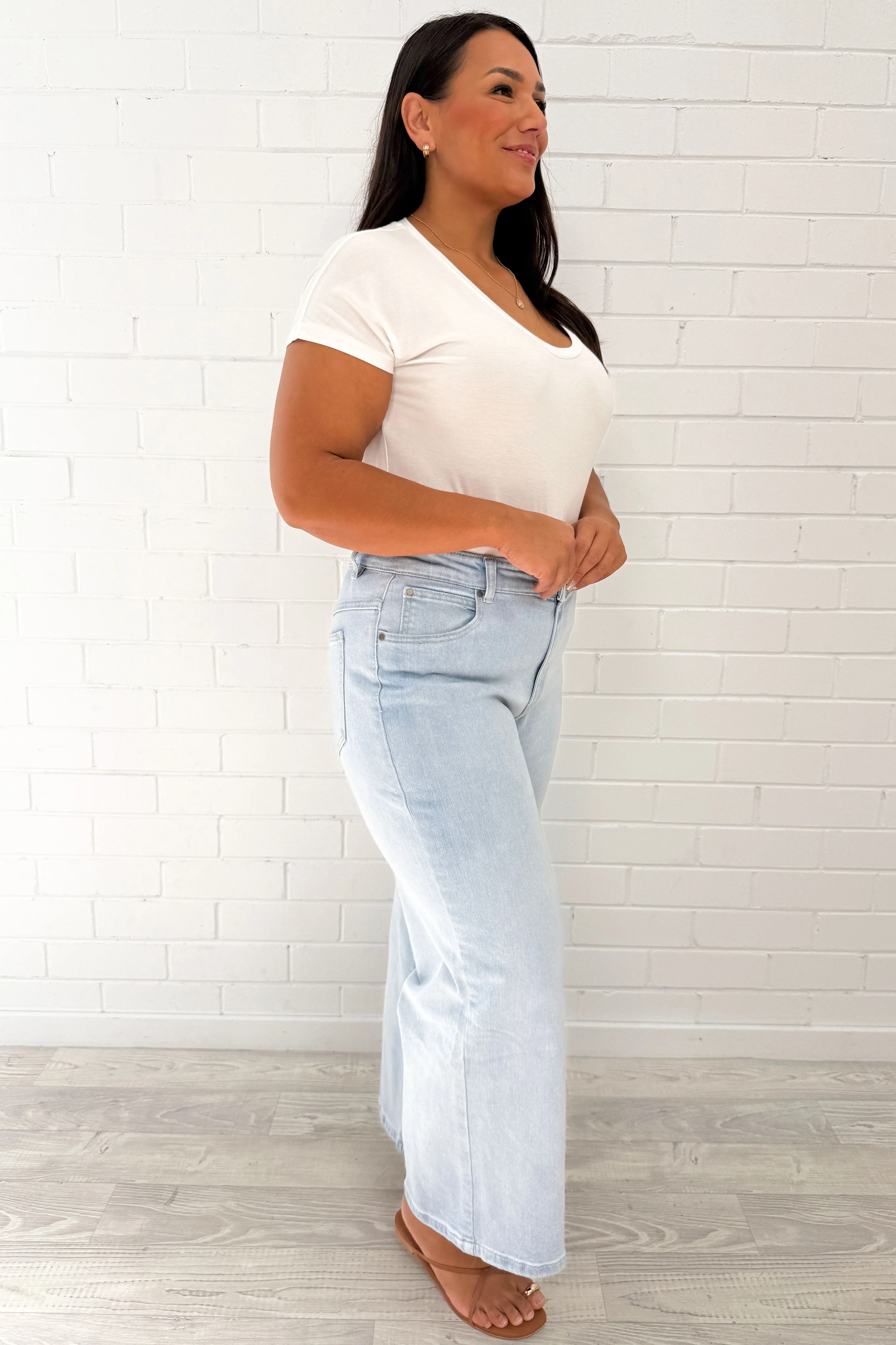 Harley Mid Rise Wide Leg Petite - Light Denim - Image 8