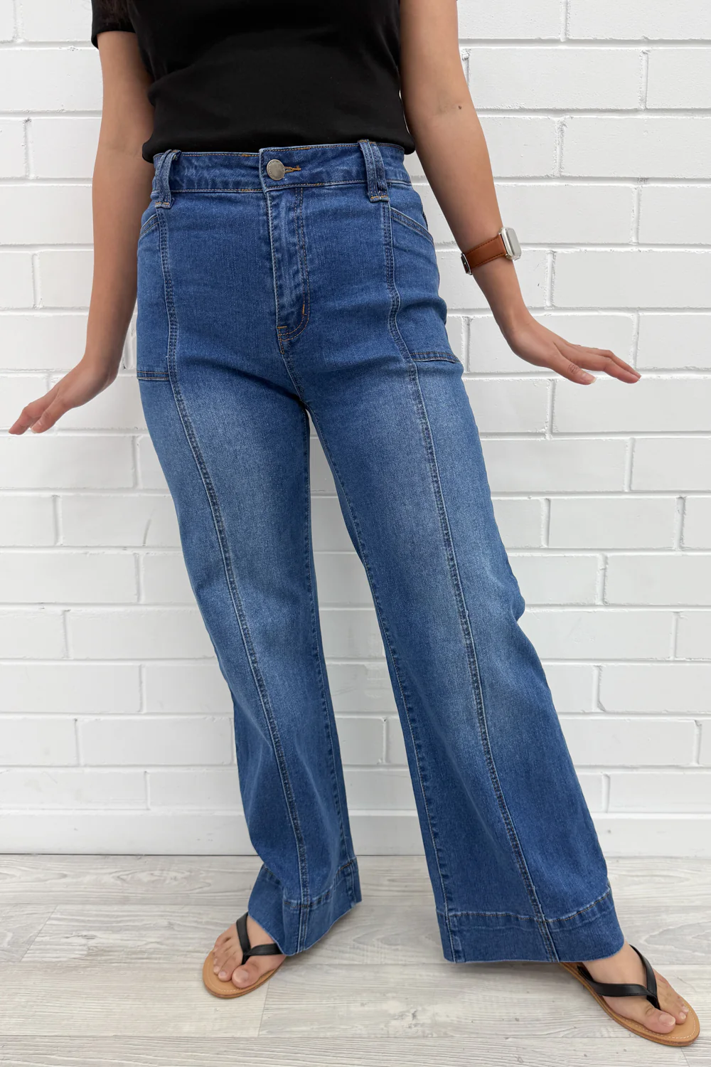 Leorene Wide Leg Petite Jeans - Mid Denim - Image 3