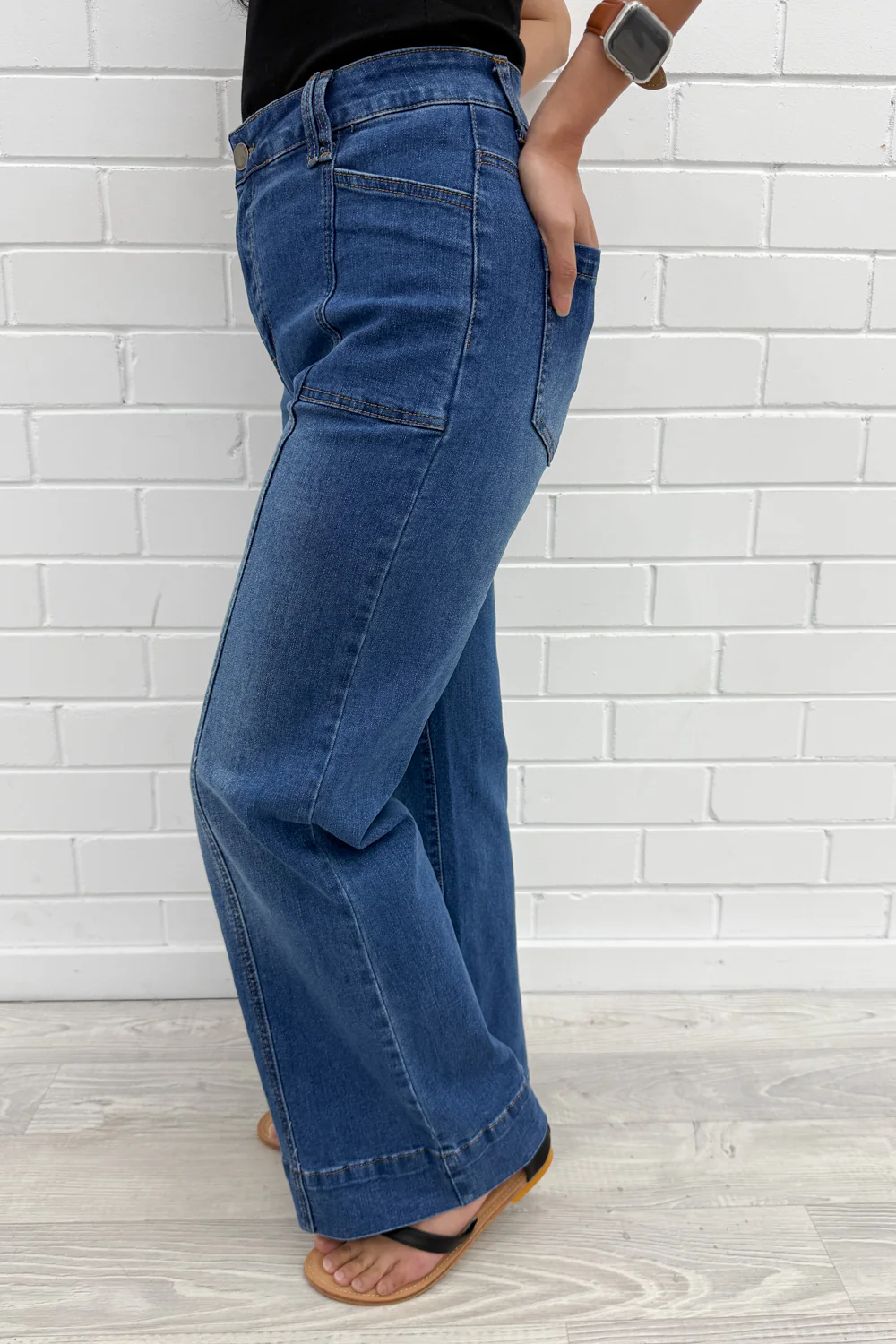 Leorene Wide Leg Petite Jeans - Mid Denim - Image 5