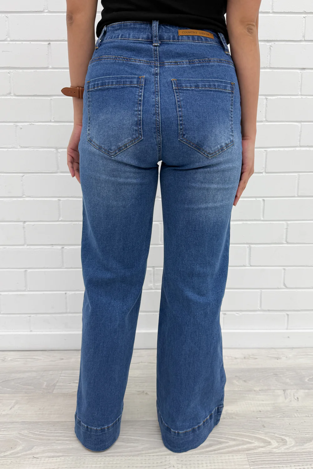 Leorene Wide Leg Petite Jeans - Mid Denim - Image 4