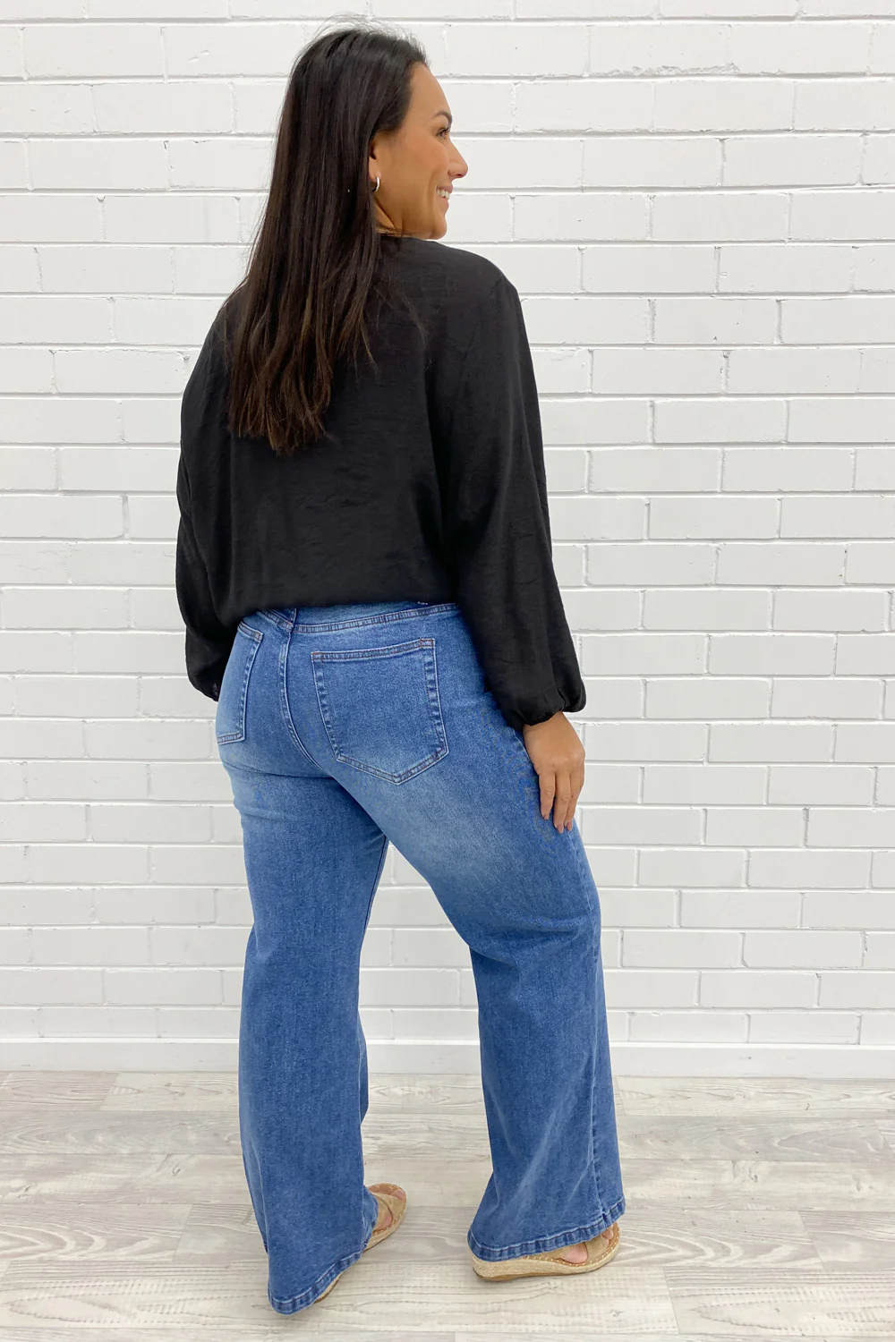 Sloane Straight Leg Jeans - Mid Denim - Image 13