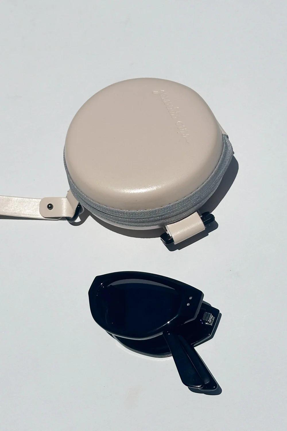 The Cateye Foldie Sunglasses - Black - Image 3
