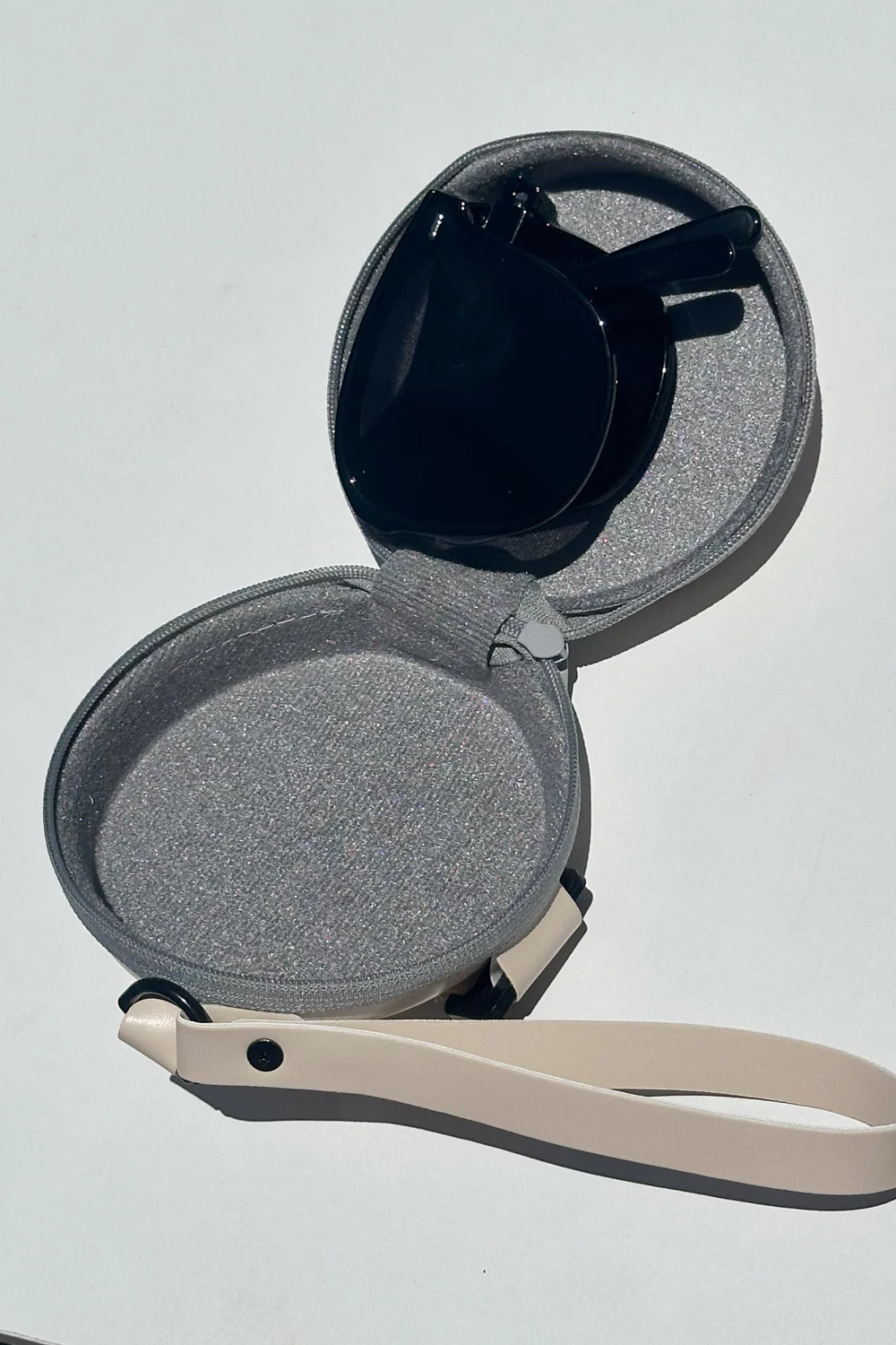 The Cateye Foldie Sunglasses - Black - Image 5