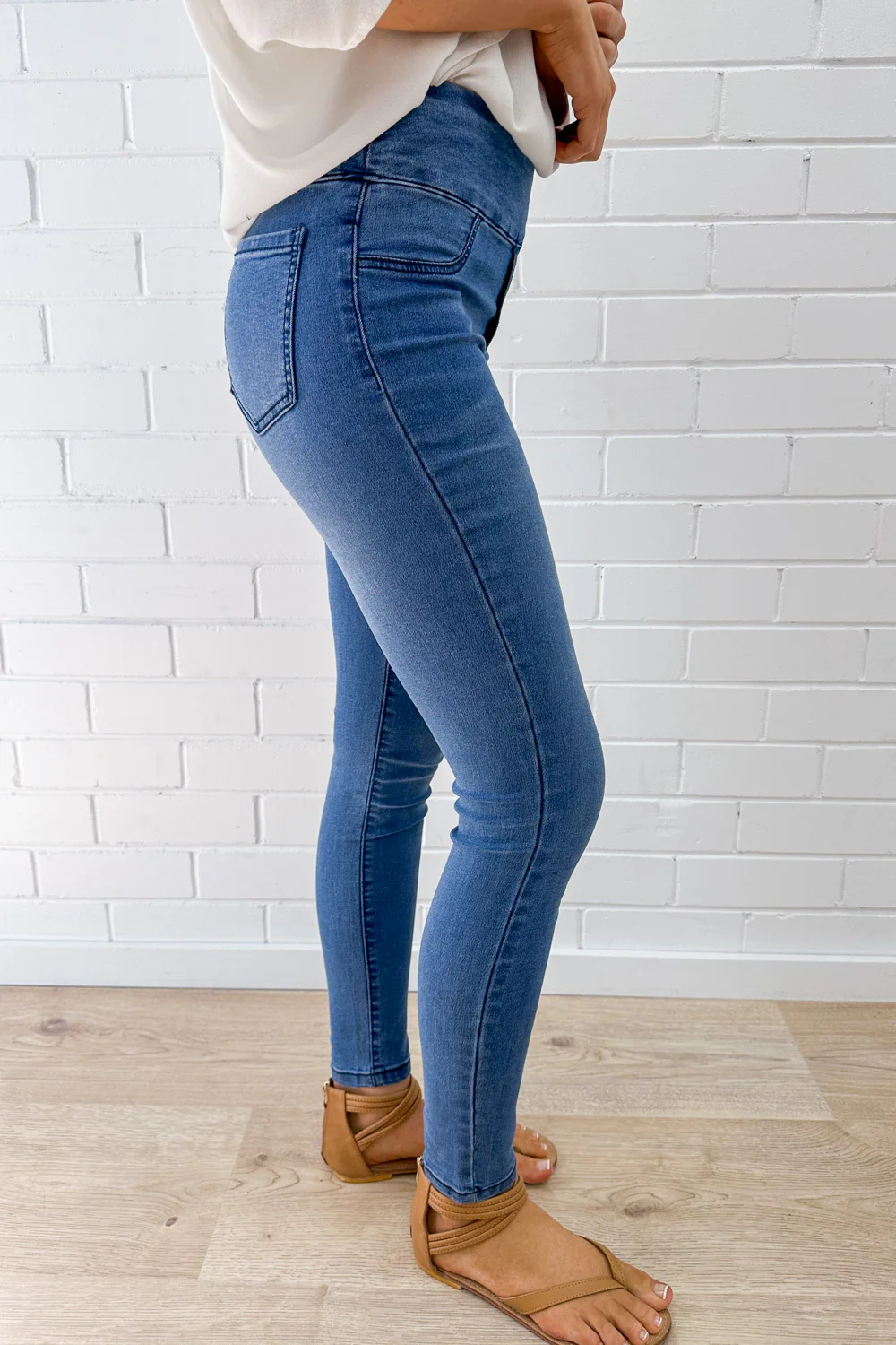 The No-Panel Skinny Jeans - Mid Denim - Image 27