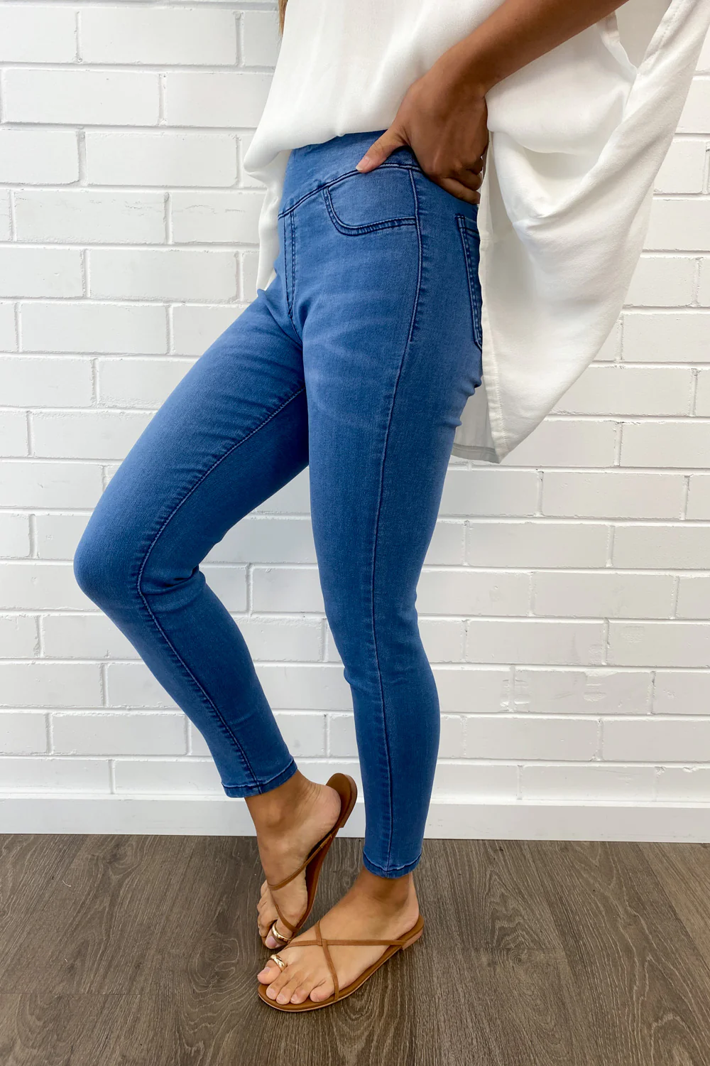 The No-Panel Skinny Jeans Petite - Mid Denim - Image 4