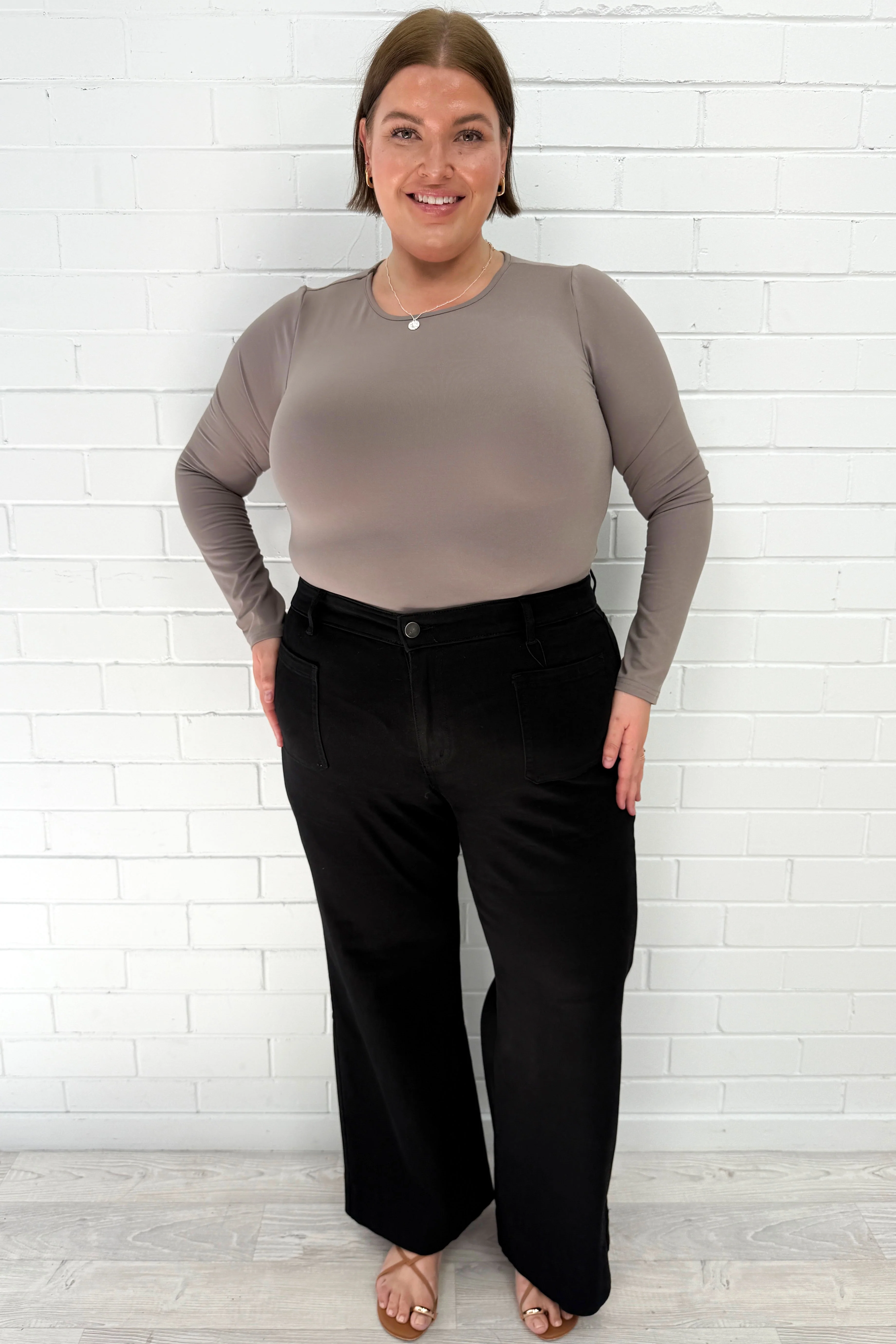 Whitley High Rise Wide Leg Jeans - Black - Image 4